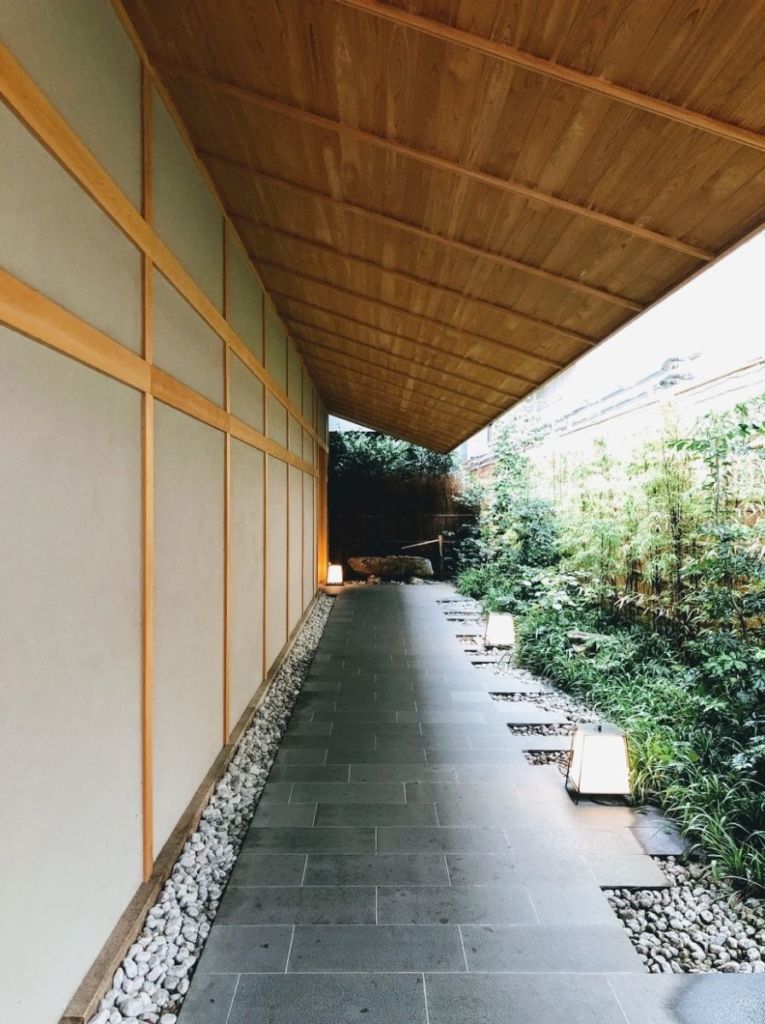 軒下 / 由縁 新宿 温泉旅館